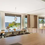 Freedom With Heated Pool And Tennis Court