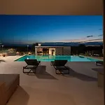 Freedom With Heated Pool And Tennis Court *
