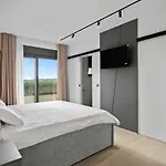 Freedom With Heated Pool And Tennis Court 别墅