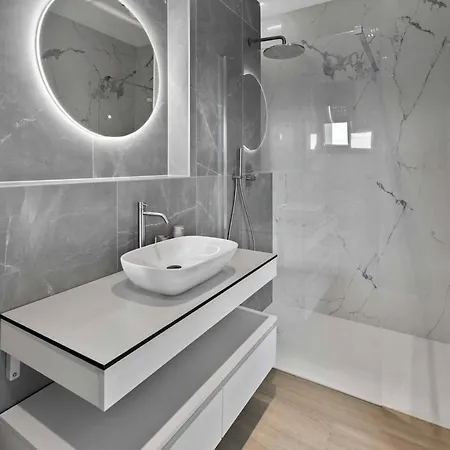 Freedom With Heated Pool And Tennis Court