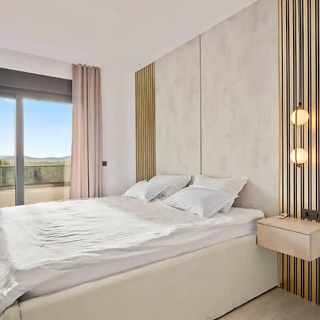 Freedom With Heated Pool And Tennis Court Villa
