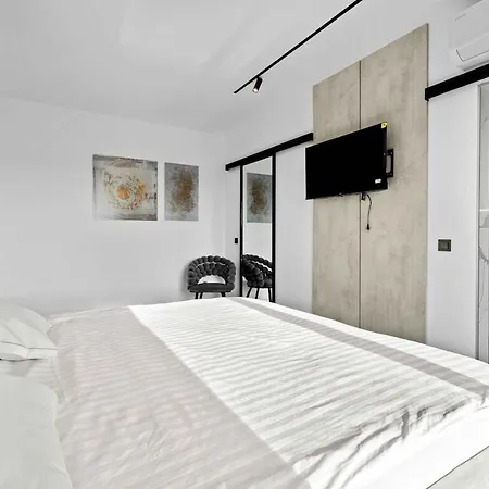 Vila Freedom With Heated Pool And Tennis Court