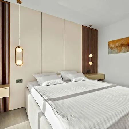 Vila Freedom With Heated Pool And Tennis Court