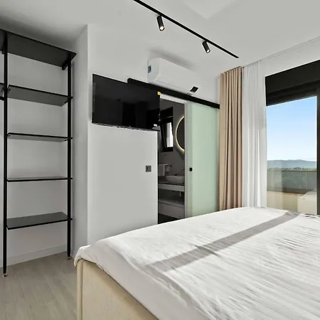 Vila Freedom With Heated Pool And Tennis Court Mala Cista