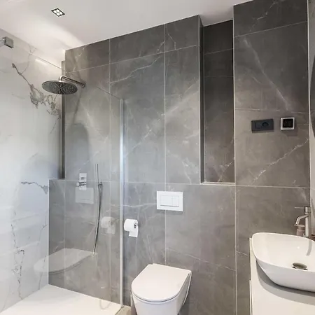 Freedom With Heated Pool And Tennis Court *