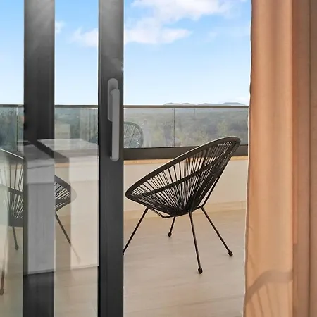 Freedom With Heated Pool And Tennis Court