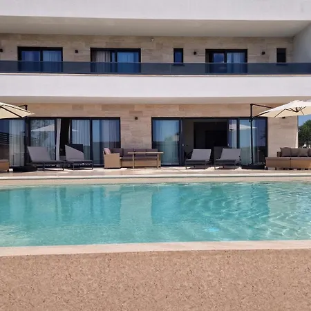 Freedom With Heated Pool And Tennis Court 别墅 Mala Cista
