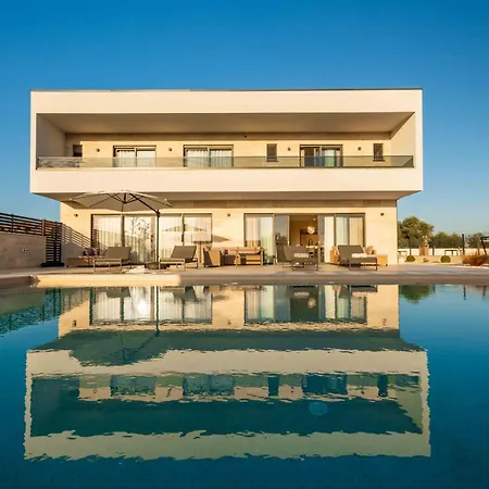 Freedom With Heated Pool And Tennis Court Vila Mala Cista